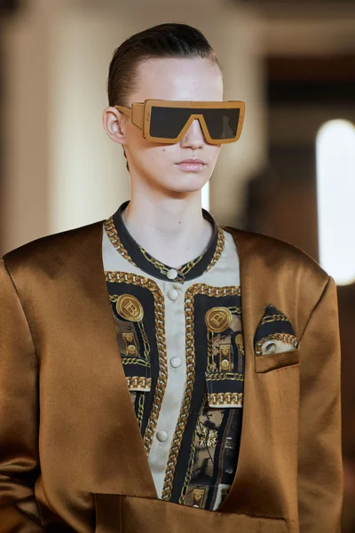 Look 64